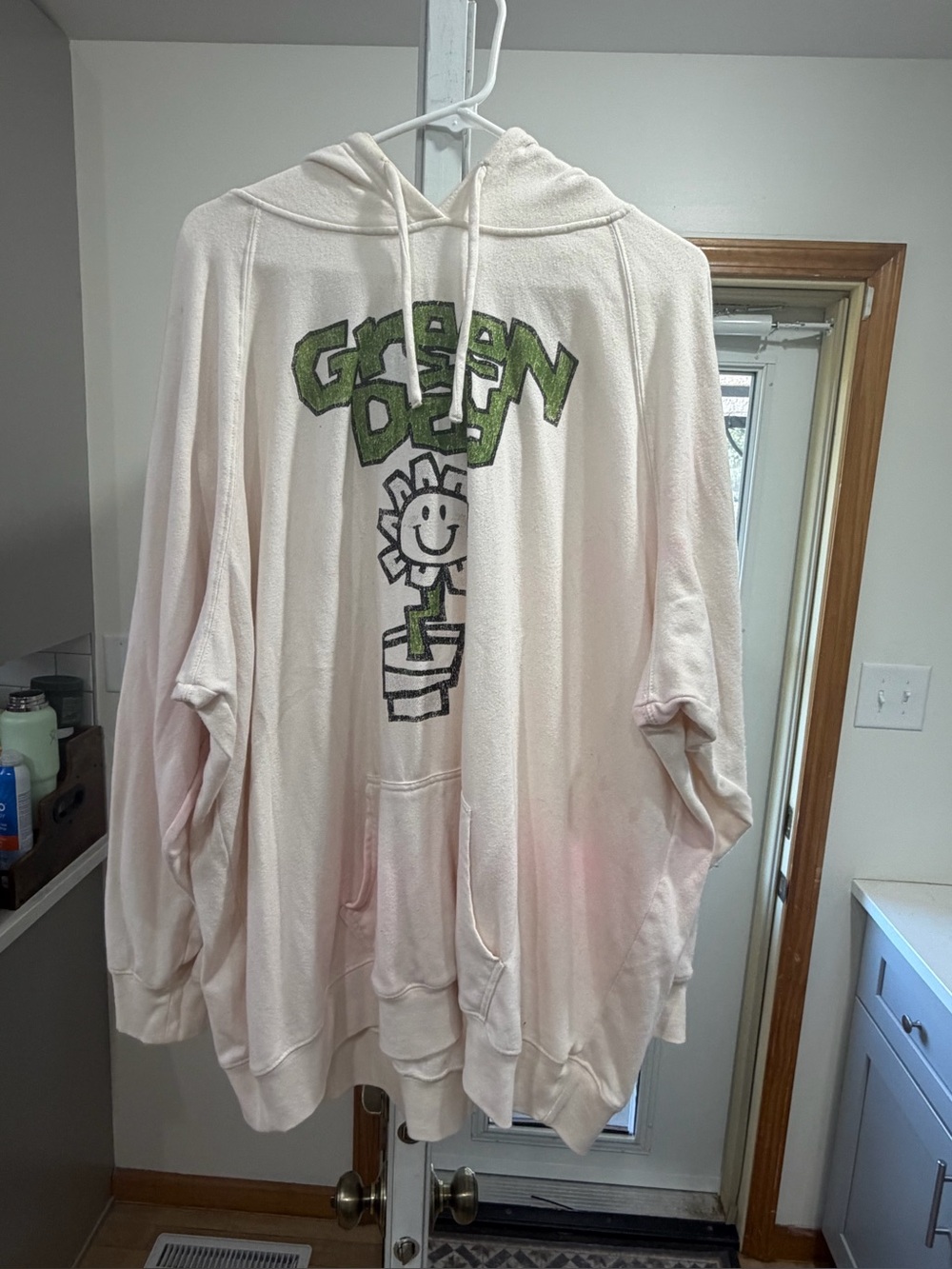Oversized torrid Cream Hoodie Sweatshirt with Green 'Green Day' Graphic
